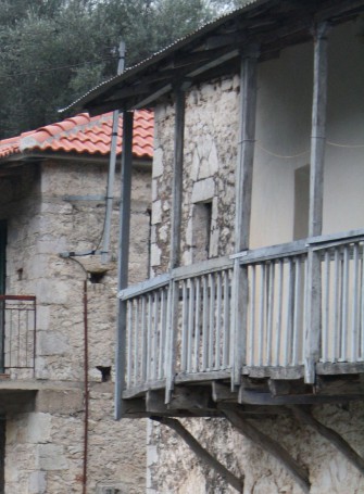 Εξώστης με ξύλινες αντηρίδες