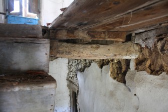 Λεπτομέρεια σύνδεσης με δευτερεύον δοκάρι