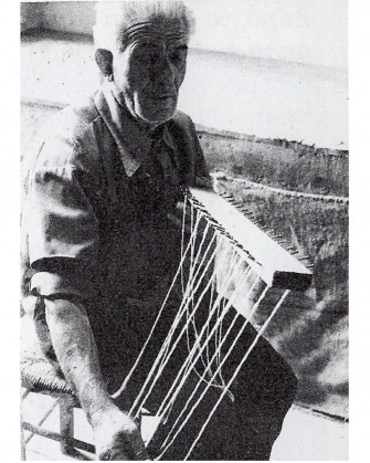 Ο κηροπλάστης - Πηγή: "Λαογραφικό Μουσείο Στεμνίτσας", έκδοση του Μουσείου, Αρκαδία 1991