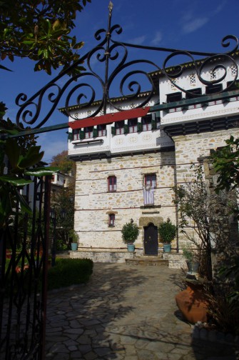 Ξενώνας "Πελευς", πρώην αρχοντικό Παπαντου