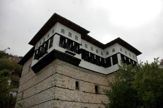 Αρχοντικό Καραγιαννόπουλου(Παπαναστασέικο),χτίστηκε την τελευταία δεκαετία του 18ου αιώνα, τριώροφο σχήματος Γ με διακοπή εξωτερικών τοίχων