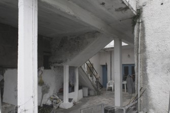 Κ19: πιλοτή από μπετόν