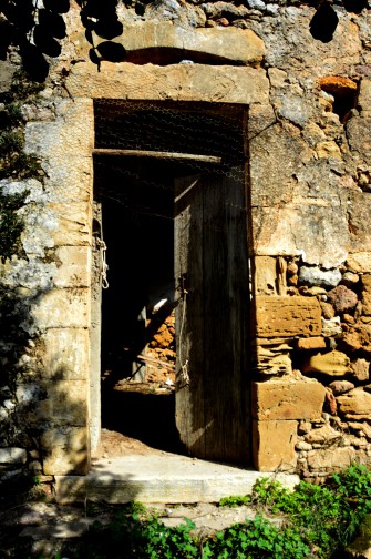 Συνδυασμός οριζόντιου και τοξωτού υπερθύρου