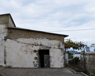 Προσθήκη σύγχρονων υλικών για τη δημιουργία κλίσης στη στέγη