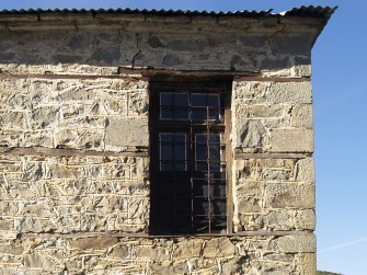 Παράδειγμα επιμελημένου αρμολογήματος με το κονίαμα να τονίζει τα σημεία των ενώσεων των λίθων.
