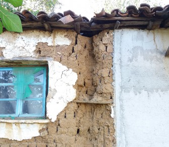 Διάβρωση ωμόπλινθοδομής