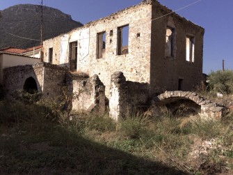 Ερείπιο-ενισχύει την πολιτιστική κληρονομιά του τόπου, συνδιαλέγεται με τον άνθρωπο και το περιβάλλον του