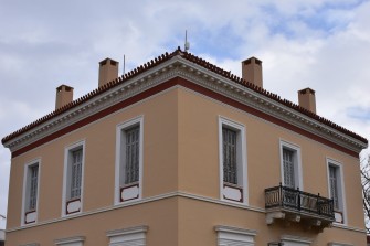 Στέγη, κουφώματα και κεραμίδια