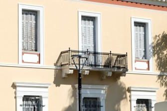 Εξώστης στην πρώην κατοικία του Δροσόπουλου