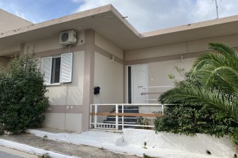 Σύγχρονη κατοικία με οριζόντιο δώμα