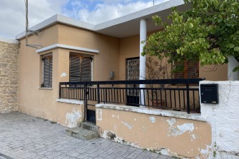 Σύγχρονη κατοικία με οριζόντιο δώμα