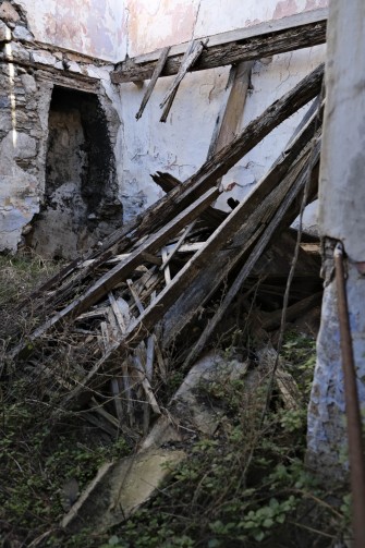 Ξύλινο πάτωμα από ερείπιο (κατοικία Βάρναλη)
