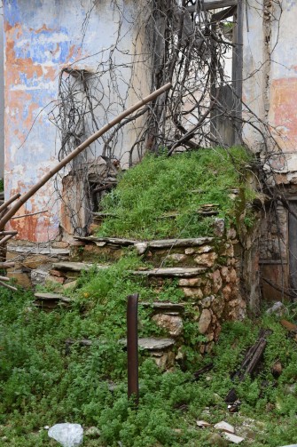 Πέτρινη σκάλα στην κατοικία του Βάρναλη