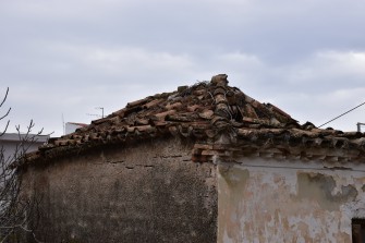 Τετράριχτη στέγη με βυζαντινά κεραμίδια