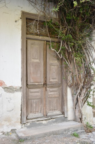 Ξύλινη εξώπορτα