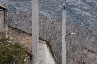 Φώτα και κολώνα της ΔΕΗ
