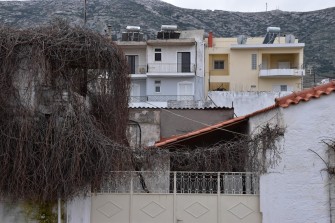 Παραδοσιακή κατοικία και σύγχρονες πολυκατοικίες