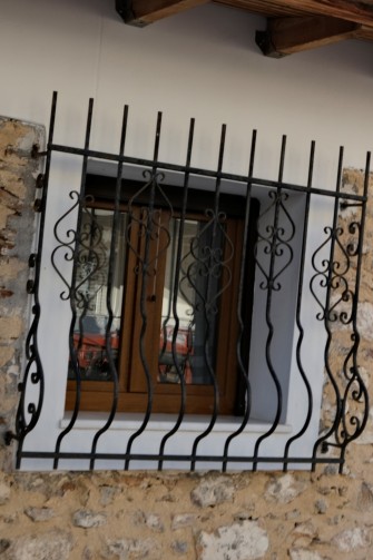 Προσθήκη μεταλλικών στοιχείων