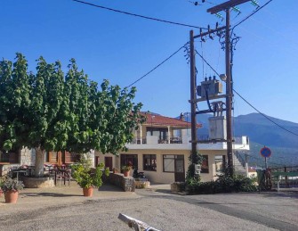 3. Πλάτωμα προς το κέντρο του χωριού