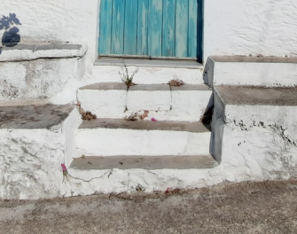 εικόνα 1: Εξωτερικά σκαλάκια μονοώροφης κατοικίας
