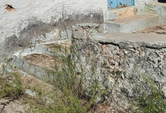 εικόνα 2: Εξωτερικά σκαλάκια μονοώροφης κατοικίας