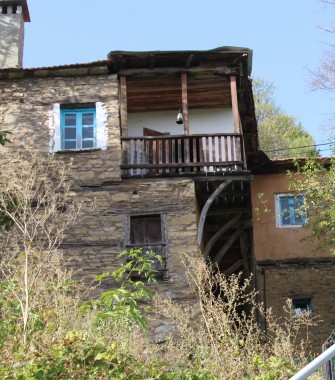 Παραδοσιακός εξώστης 