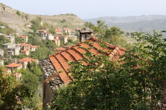 Παραδοσιακή καμινάδα με σχιστόπλακες 