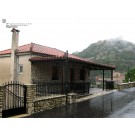 Νεόδμητο κτήριο με επικάλυψη πέτρας