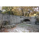 διαμόρφωση πλατώματος στο κεντρικό γεφύρι του χωριού