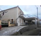 Παραδοσιακό κτήριο με μεγάλες αλλοιώσεις