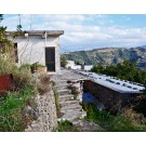 Υπερυψωμένη Αυλή (σε σχέση με το δρόμο)