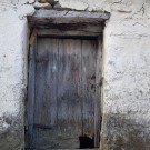 Ξύλινη καρφωτή πόρτα