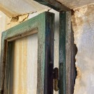 Ένωση φύλλου και κάσας με μεταλλικούς στροφείς
