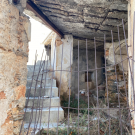 Παραδοσιακό κτήριο με προσθήκες από σκυρόδεμα και μεταλλικές διατομές